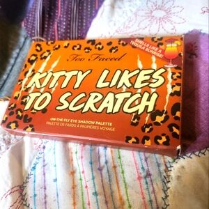 Too Faced kitty likes to scratch mini NIB